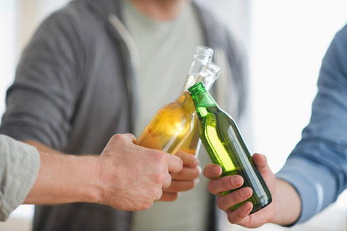4 căn bệnh ung thư có mối liên quan mật thiết đến lạm dụng rượu bia